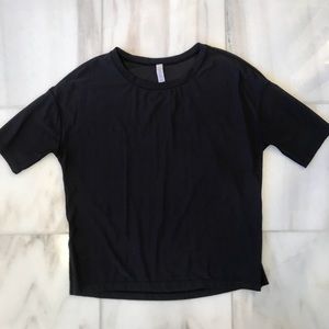 Black lululemon tee